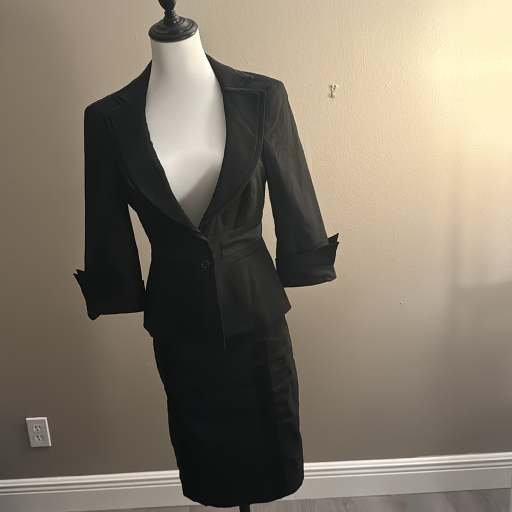 Bebe classic black linen suit, size 6 jacket 4 skirt (will sell separately)